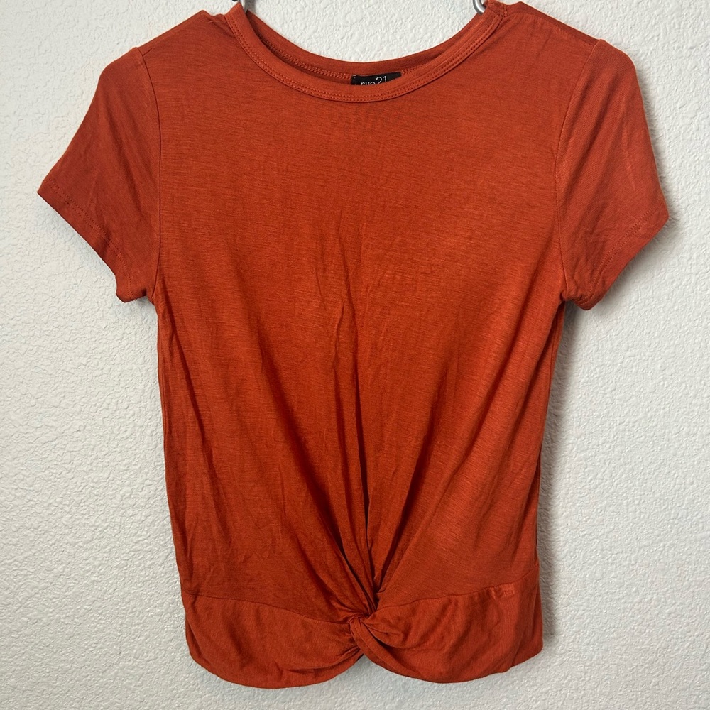 Rue 21 T-shirt with twist bottom